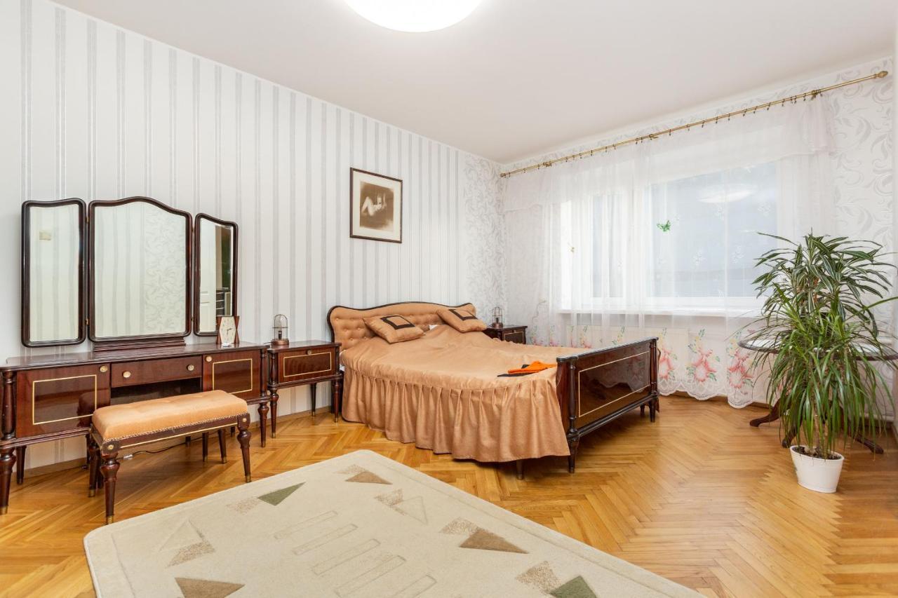 Apartment 3 Apartmend 90m2 Parking For One Car Fifth Floor And The Building Does Not Have An Elevator *